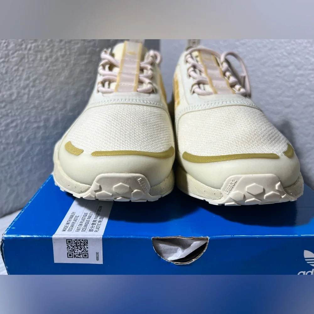 Adidas NMD V3 Women's Running Shoes sneaker off white‎ sand Size 7 GZ2135